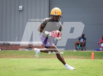 Thumbnail 1 in Cleveland Central vs Desoto Central (U of Memphis 7v7) photogallery.