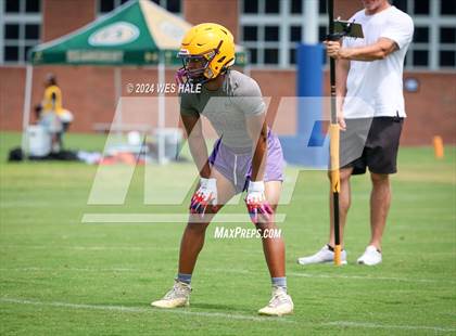 Thumbnail 1 in Cleveland Central vs Desoto Central (U of Memphis 7v7) photogallery.