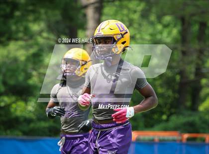Thumbnail 3 in Cleveland Central vs Desoto Central (U of Memphis 7v7) photogallery.