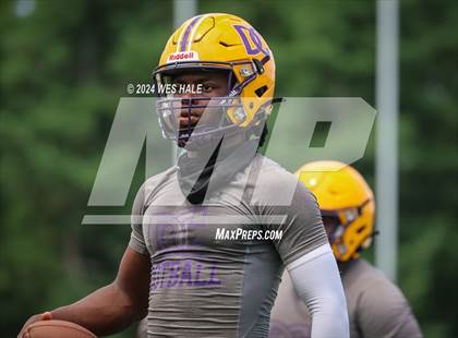 Thumbnail 1 in Cleveland Central vs Desoto Central (U of Memphis 7v7) photogallery.