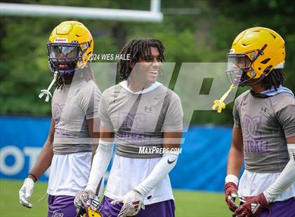 Thumbnail 1 in Cleveland Central vs Desoto Central (U of Memphis 7v7) photogallery.