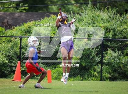 Thumbnail 2 in Cleveland Central vs Desoto Central (U of Memphis 7v7) photogallery.