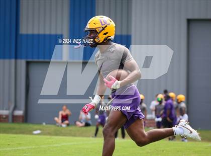 Thumbnail 1 in Cleveland Central vs Desoto Central (U of Memphis 7v7) photogallery.