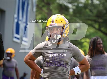 Thumbnail 2 in Cleveland Central vs Desoto Central (U of Memphis 7v7) photogallery.