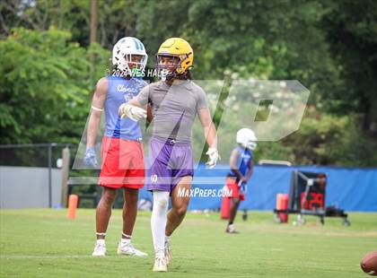 Thumbnail 3 in Cleveland Central vs Desoto Central (U of Memphis 7v7) photogallery.