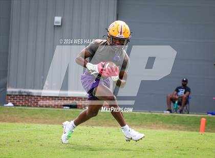 Thumbnail 3 in Cleveland Central vs Desoto Central (U of Memphis 7v7) photogallery.