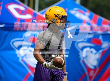Thumbnail 2 in Cleveland Central vs Desoto Central (U of Memphis 7v7) photogallery.