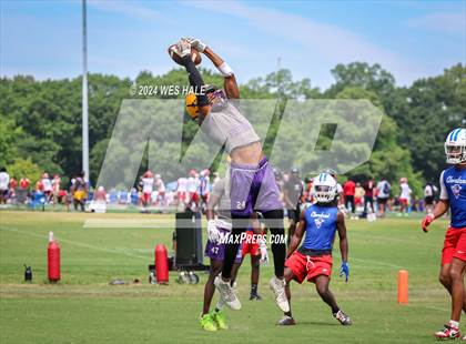 Thumbnail 3 in Cleveland Central vs Desoto Central (U of Memphis 7v7) photogallery.