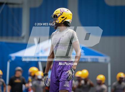 Thumbnail 2 in Cleveland Central vs Desoto Central (U of Memphis 7v7) photogallery.