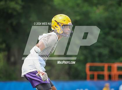 Thumbnail 3 in Cleveland Central vs Desoto Central (U of Memphis 7v7) photogallery.