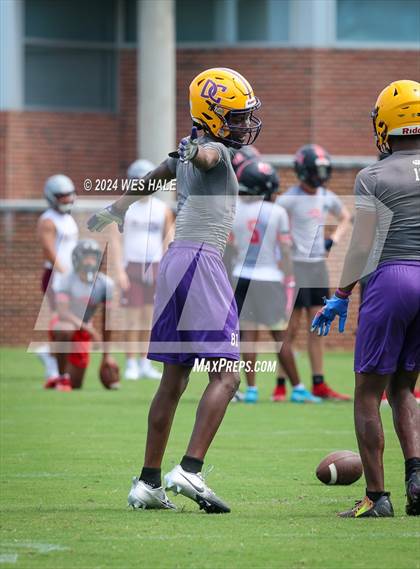 Thumbnail 2 in Cleveland Central vs Desoto Central (U of Memphis 7v7) photogallery.