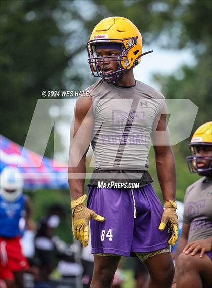 Thumbnail 2 in Cleveland Central vs Desoto Central (U of Memphis 7v7) photogallery.