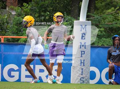 Thumbnail 1 in Cleveland Central vs Desoto Central (U of Memphis 7v7) photogallery.