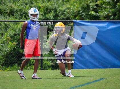 Thumbnail 3 in Cleveland Central vs Desoto Central (U of Memphis 7v7) photogallery.