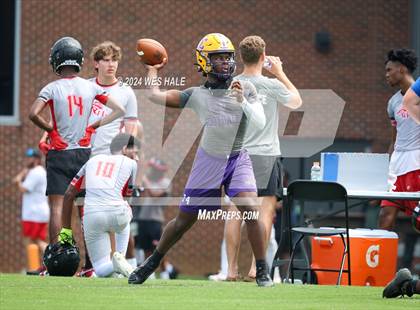 Thumbnail 3 in Cleveland Central vs Desoto Central (U of Memphis 7v7) photogallery.