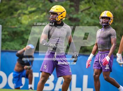 Thumbnail 3 in Cleveland Central vs Desoto Central (U of Memphis 7v7) photogallery.