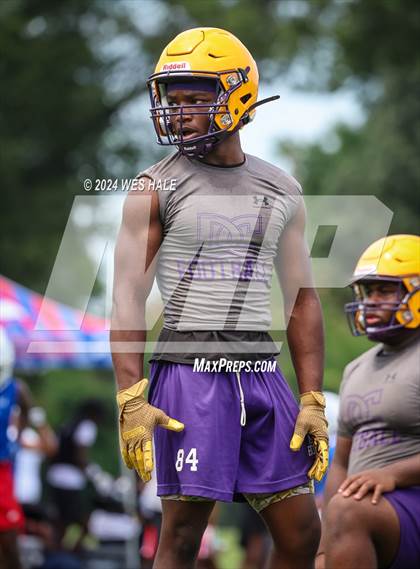 Thumbnail 3 in Cleveland Central vs Desoto Central (U of Memphis 7v7) photogallery.