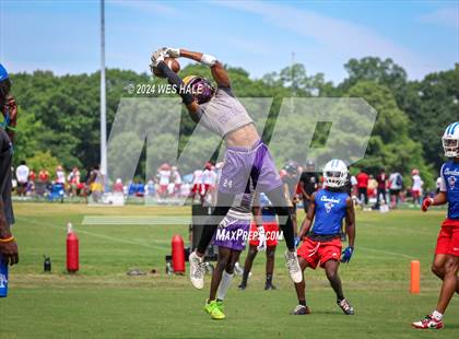 Thumbnail 1 in Cleveland Central vs Desoto Central (U of Memphis 7v7) photogallery.