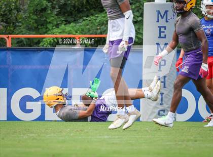 Thumbnail 1 in Cleveland Central vs Desoto Central (U of Memphis 7v7) photogallery.