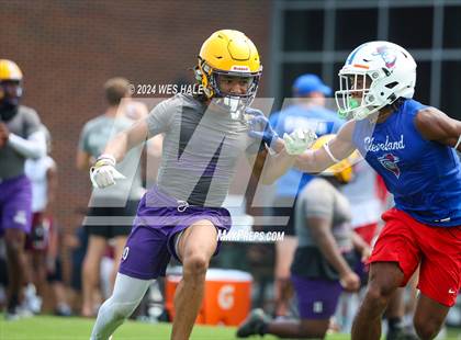 Thumbnail 1 in Cleveland Central vs Desoto Central (U of Memphis 7v7) photogallery.