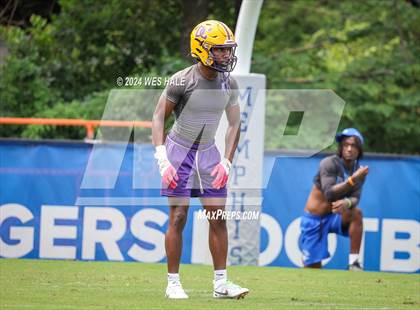 Thumbnail 1 in Cleveland Central vs Desoto Central (U of Memphis 7v7) photogallery.