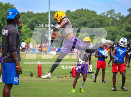 Thumbnail 2 in Cleveland Central vs Desoto Central (U of Memphis 7v7) photogallery.