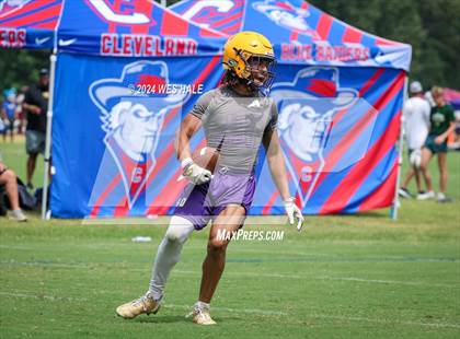 Thumbnail 3 in Cleveland Central vs Desoto Central (U of Memphis 7v7) photogallery.