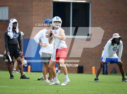 Thumbnail 1 in Cleveland Central vs Desoto Central (U of Memphis 7v7) photogallery.