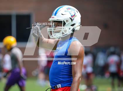 Thumbnail 2 in Cleveland Central vs Desoto Central (U of Memphis 7v7) photogallery.