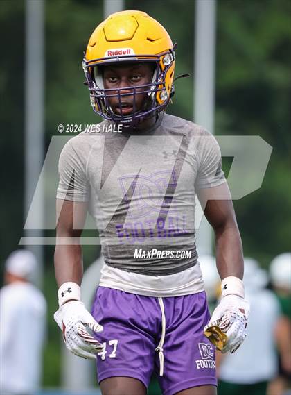 Thumbnail 3 in Cleveland Central vs Desoto Central (U of Memphis 7v7) photogallery.