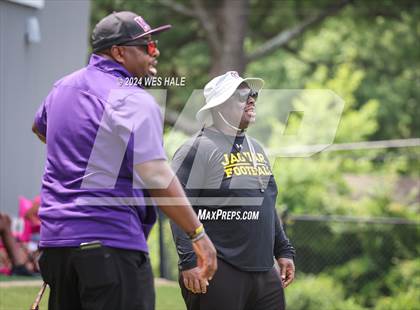 Thumbnail 3 in Cleveland Central vs Desoto Central (U of Memphis 7v7) photogallery.