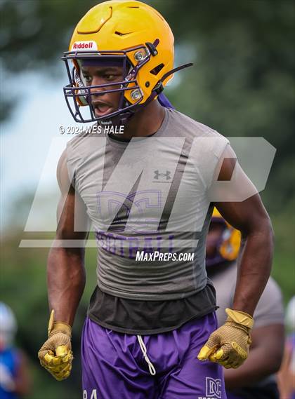 Thumbnail 1 in Cleveland Central vs Desoto Central (U of Memphis 7v7) photogallery.
