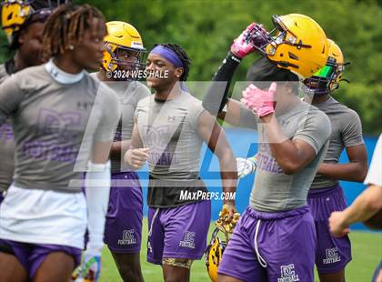 Thumbnail 3 in Cleveland Central vs Desoto Central (U of Memphis 7v7) photogallery.