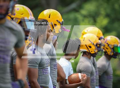 Thumbnail 1 in Cleveland Central vs Desoto Central (U of Memphis 7v7) photogallery.