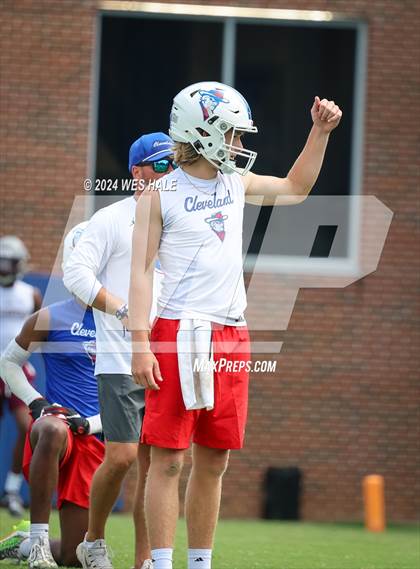 Thumbnail 2 in Cleveland Central vs Desoto Central (U of Memphis 7v7) photogallery.