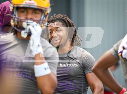 Thumbnail 3 in Cleveland Central vs Desoto Central (U of Memphis 7v7) photogallery.