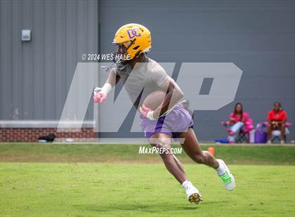 Thumbnail 1 in Cleveland Central vs Desoto Central (U of Memphis 7v7) photogallery.