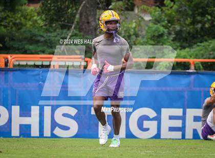 Thumbnail 3 in Cleveland Central vs Desoto Central (U of Memphis 7v7) photogallery.