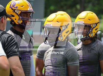 Thumbnail 1 in Cleveland Central vs Desoto Central (U of Memphis 7v7) photogallery.