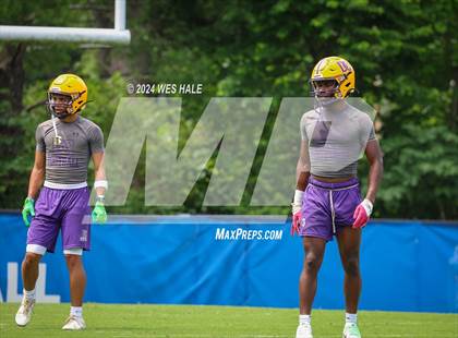 Thumbnail 3 in Cleveland Central vs Desoto Central (U of Memphis 7v7) photogallery.