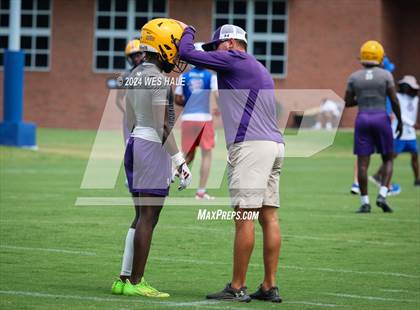 Thumbnail 1 in Cleveland Central vs Desoto Central (U of Memphis 7v7) photogallery.
