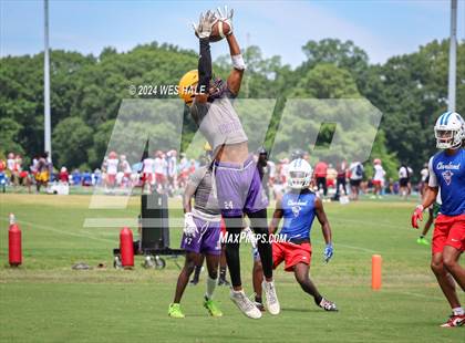 Thumbnail 2 in Cleveland Central vs Desoto Central (U of Memphis 7v7) photogallery.