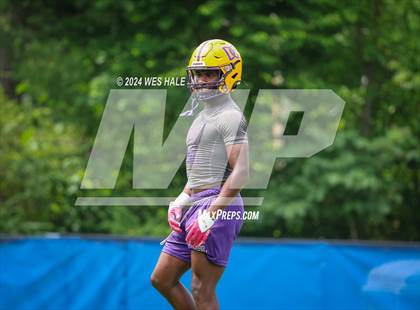 Thumbnail 1 in Cleveland Central vs Desoto Central (U of Memphis 7v7) photogallery.
