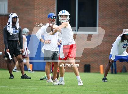 Thumbnail 3 in Cleveland Central vs Desoto Central (U of Memphis 7v7) photogallery.