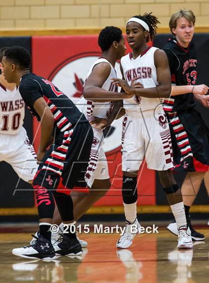 Thumbnail 2 in Jefferson City vs Owasso (Machens Great 8 Classic) photogallery.