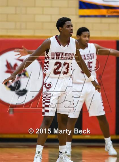 Thumbnail 3 in Jefferson City vs Owasso (Machens Great 8 Classic) photogallery.