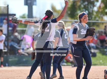 Thumbnail 2 in Erie vs. Valor Christian (CHSAA 4A State Final) photogallery.