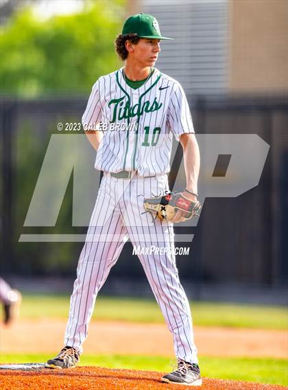 Thumbnail 3 in Olympus vs. Woods Cross (UHSAA 5A Bracket 1 Play-In Game) photogallery.