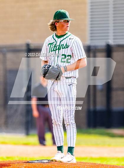Thumbnail 2 in Olympus vs. Woods Cross (UHSAA 5A Bracket 1 Play-In Game) photogallery.