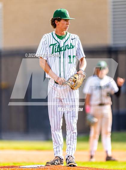 Thumbnail 3 in Olympus vs. Woods Cross (UHSAA 5A Bracket 1 Play-In Game) photogallery.